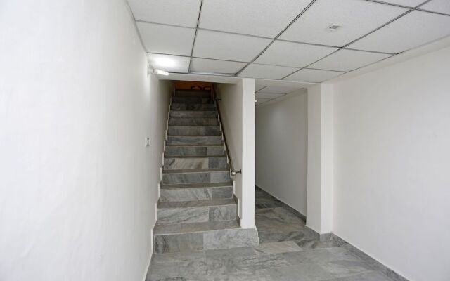 OYO 8989 Hotel Raj