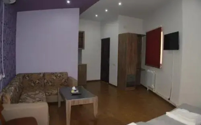 Le Petit Hotel
