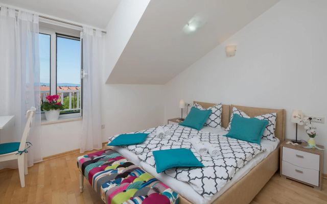Split Center Suites