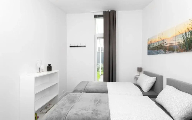 Modern Chalet Near the Oosterschelde