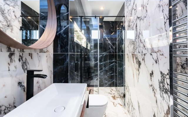 Sunflower- Designer 2R apartment near Piata Unirii with circular terrace