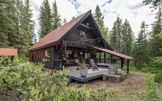 Thyme Out 2 Bedroom Home by NW Comfy Cabins by RedAwning