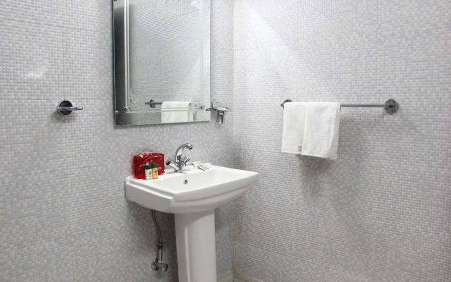 FabHotel Queen Palace by OYO Rooms