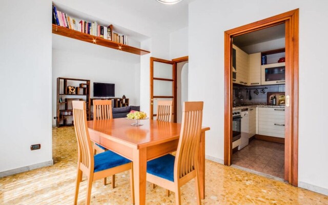 Large Bright Flat 15 Mins From Castel Sant'angelo