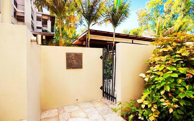 Temple 121 Palm Cove With Courtyard