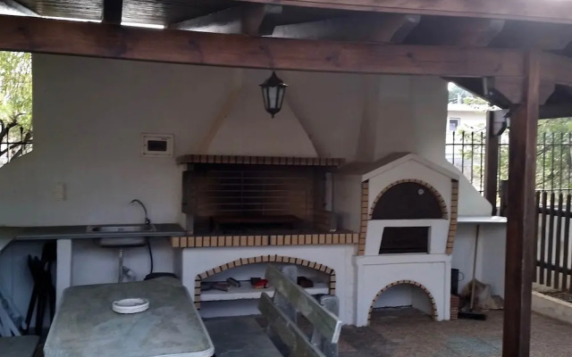 Villa Leonidas Near Athens Airport