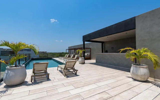 Spacious Apartment With Terrace and Rooftop Pool