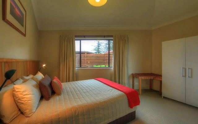 Whispering Pines – Guest Rooms – Burnt Pine