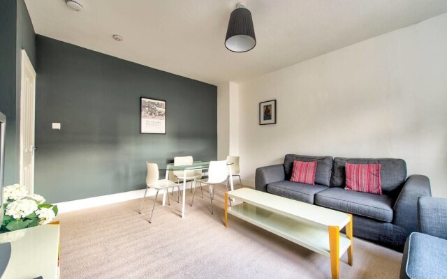 JOIVY Great Location - Lovely Rose St Apt in City Centre