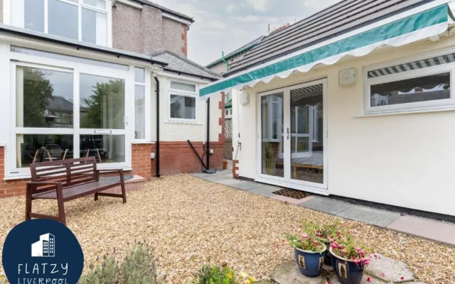 Flatzy - Charming Garden Annexe in Aigburth with Kitchenette