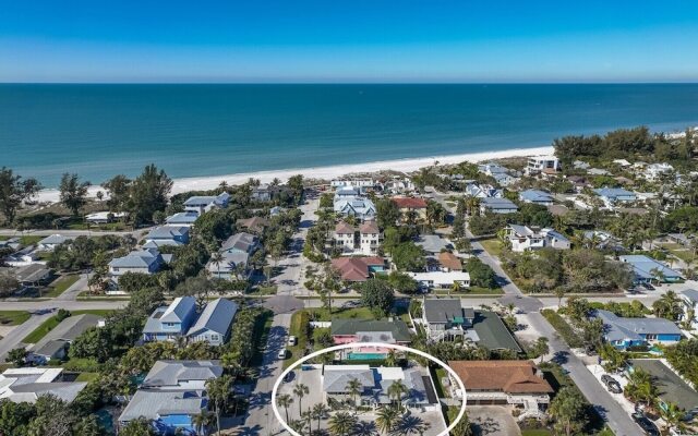 Surf Riders 4 Bedroom Home