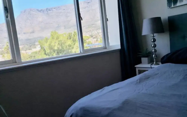 Peaceful 1 Bedroom Apartment in Tamboerskloof