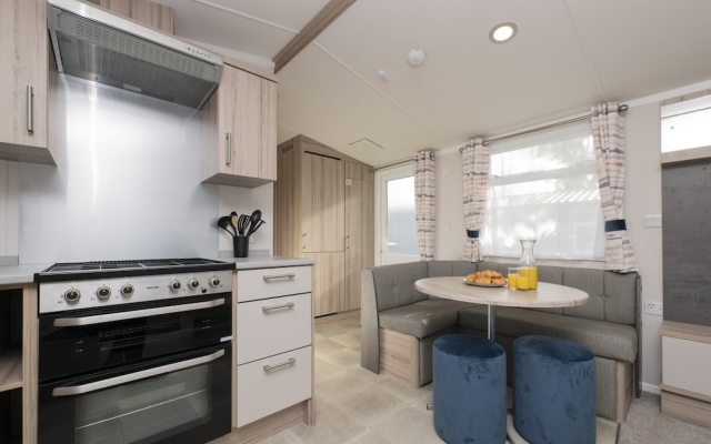 Suncrest Plus Caravan by Belvilla