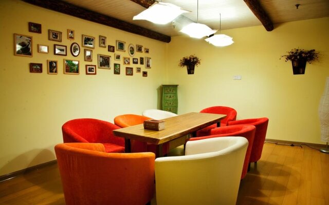 Snail Youth Hostel