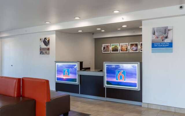 Motel 6 Bryan, TX - University Area