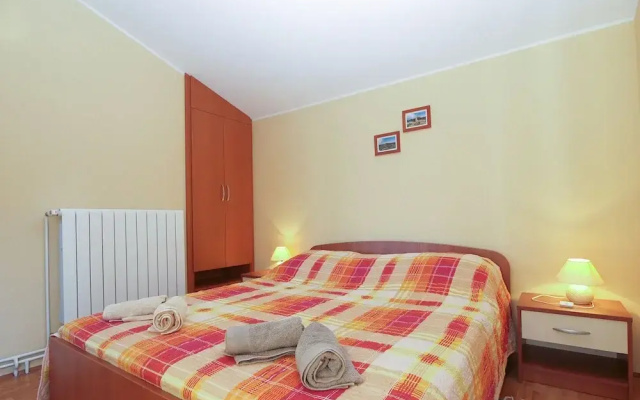 Apartment 1895