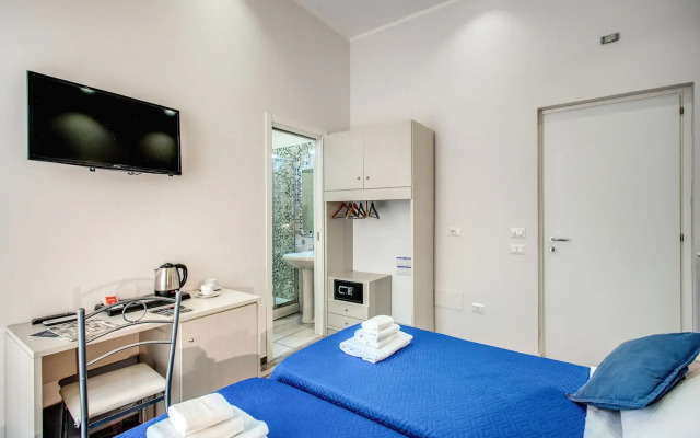 Napoli's Gold Hotel
