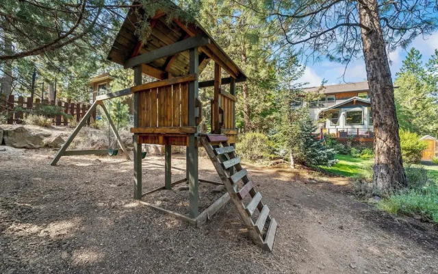 Skyliner Summit Chalet