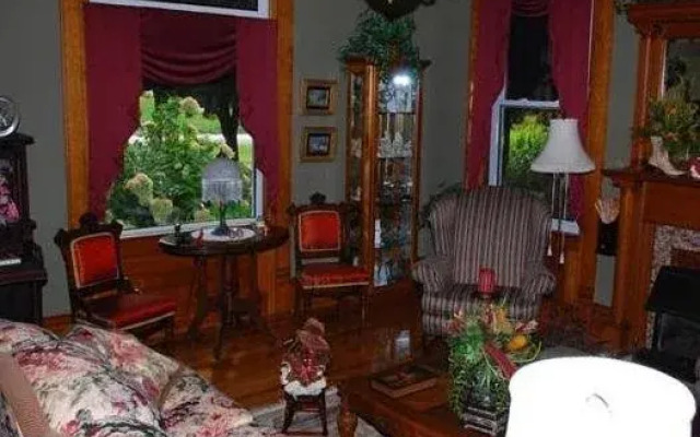 Country Doll House Bed And Breakfast