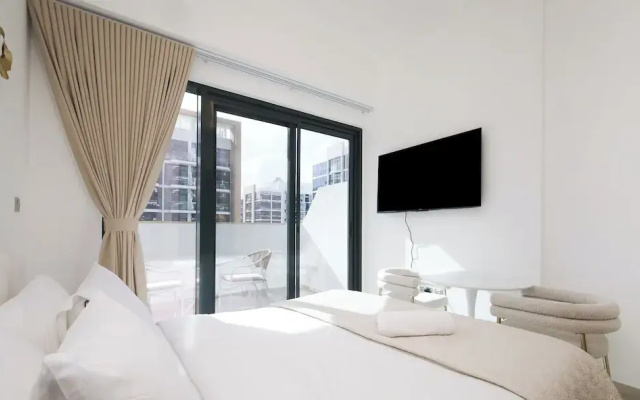 Stylish Riviera Studio Near Downtown