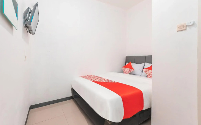 Super OYO 2223 J&b Room Utan Kayu