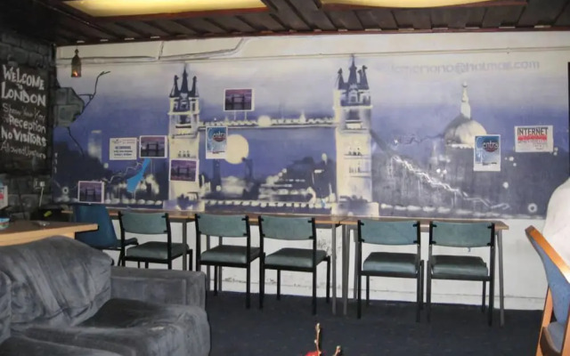 Central Hotel - Hostel