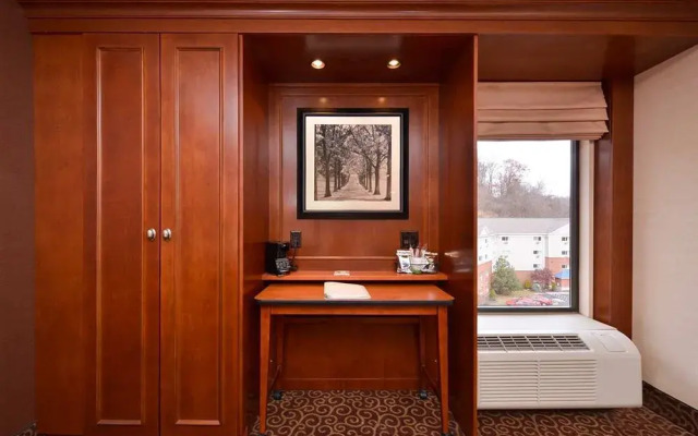Hampton Inn Pittsburgh-Mcknight Rd.