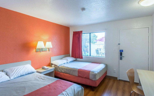 Motel 6 Redding, CA - North