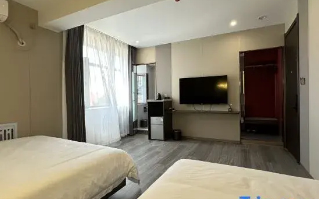 Yichun Xinqian Esports Hotel