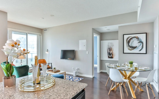 Liberty Village Condo w Parking