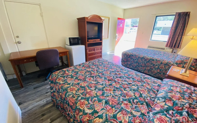 Travelers Place Inn & Suites