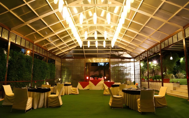 Inderlok Hotel
