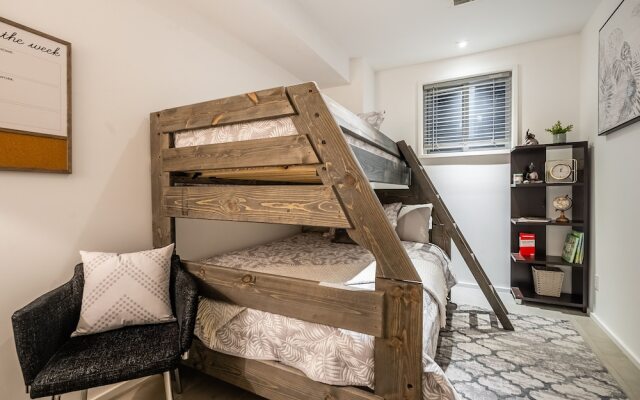 Luxury 4BR Townhouse in Downtown Toronto