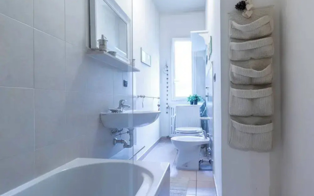 JOIVY Cozy Flat for 4 w/ Patio, Nearby Navigli