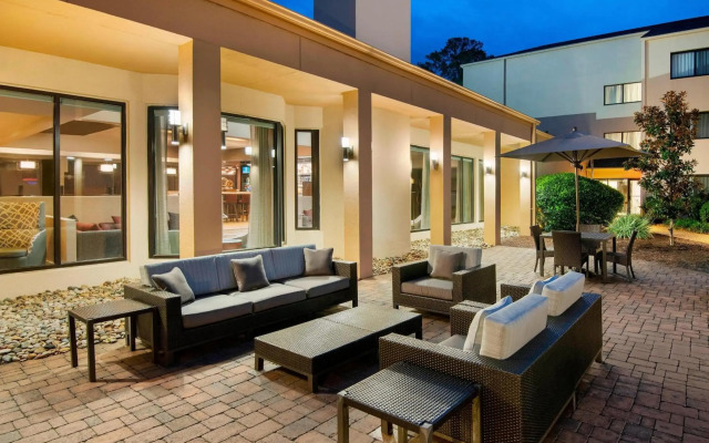 Courtyard by Marriott Savannah Midtown