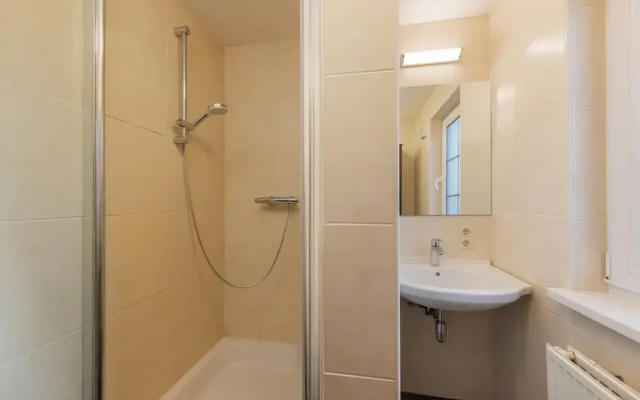 Restyled Villa with 4 Bathrooms & Sauna near River Moselle