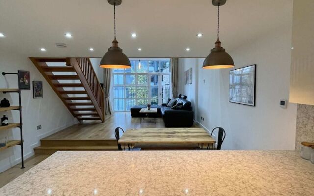 Stunning 3BD Maisonette W/balcony - Old Street!