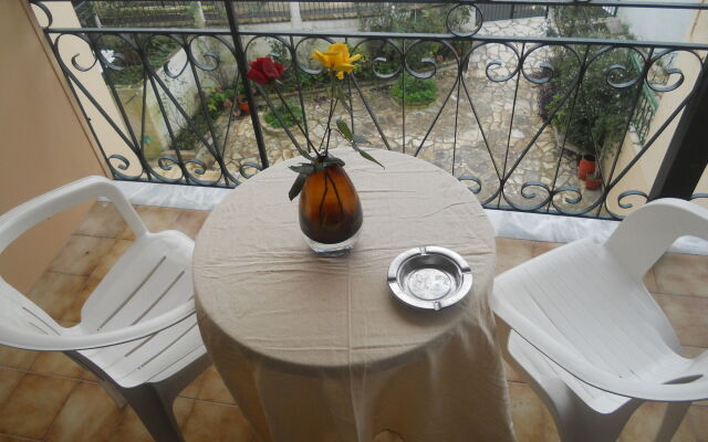 Elli Marina Studios and Apartments