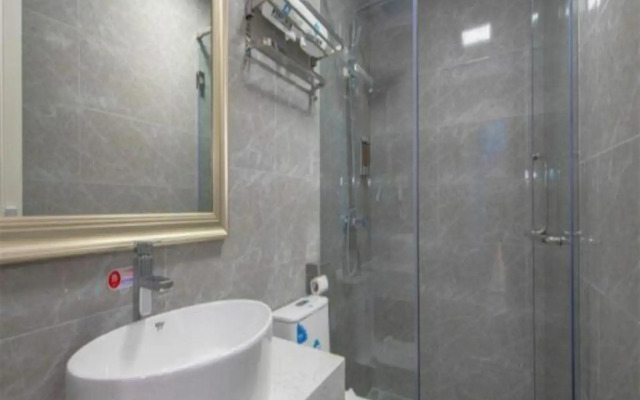 Ice and Snow Ocean Theme Apartment (Zhuhai Shenjing Ocean Kingdom)
