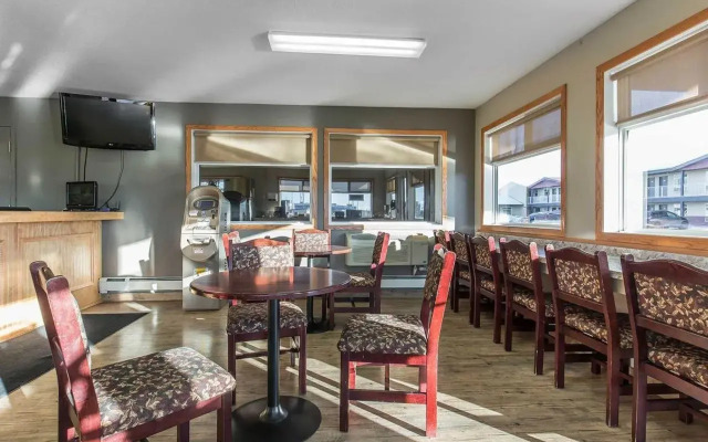 Empire Inn & Suites
