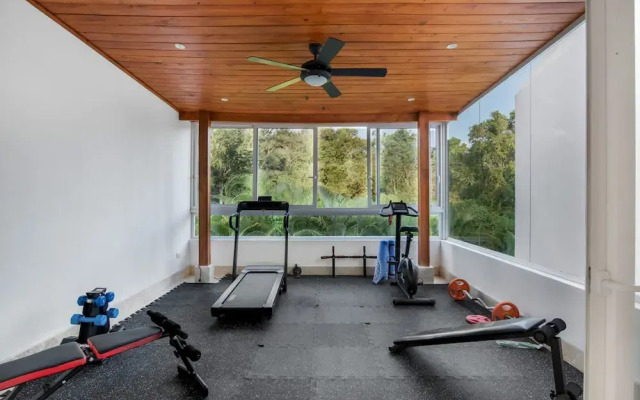 Modern Luxury 6 BR Tropical Retreat With Pool