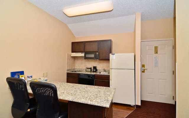 Mainstay Suites Knoxville Airport