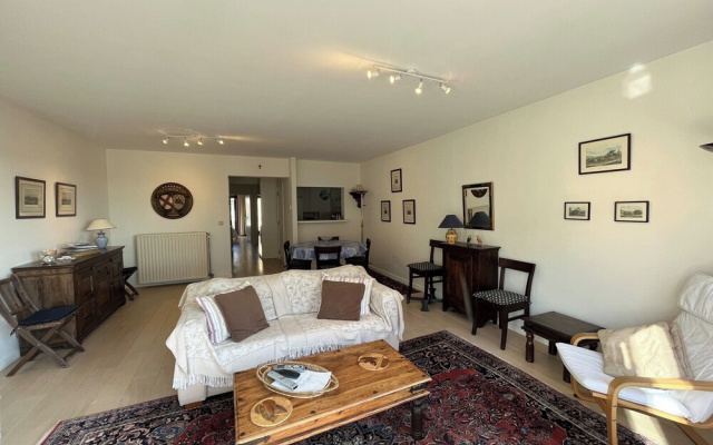 Cozy 4th Floor Apartment