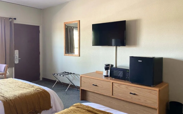 The Benson Motel - Benson, MN - US-12 HWY