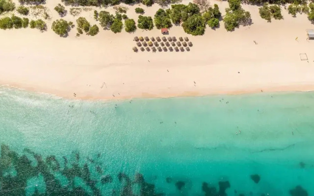 Cozy Bliss Condo w Pool Steps From Eagle Beach