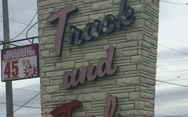 Track & Turf Motel