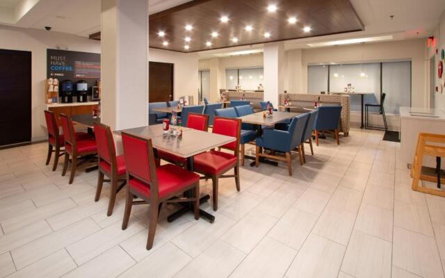 Holiday Inn Express Hotel & Suites Tupelo by IHG