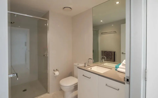 Circle on Cavill Luxury 2-Bedroom Ocean Views