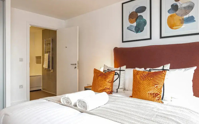 Waterside Flat in Central Leeds