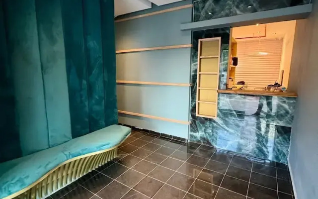 Metro Art Hotel